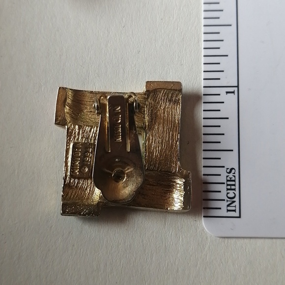 Vintage 1984 Signed Mimi Di N Baby Pink Baby Blue Enamel Goldtone Clip Earrings - Picture 7 of 7